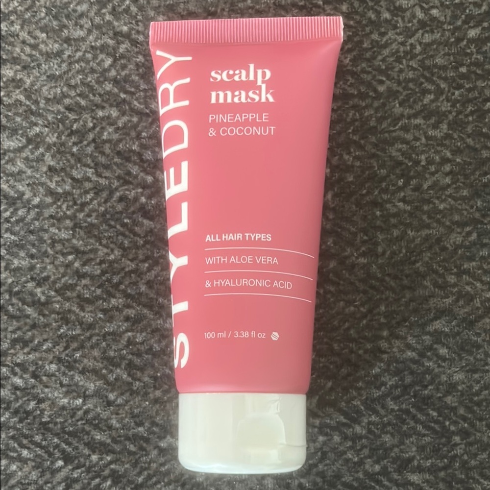 New/sealed STYLEDRY
Pineapple & Coconut Scalp Mask 100.0 ml